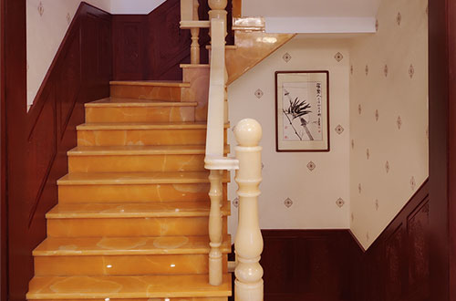仪征中式别墅室内汉白玉石楼梯的定制安装装饰效果
